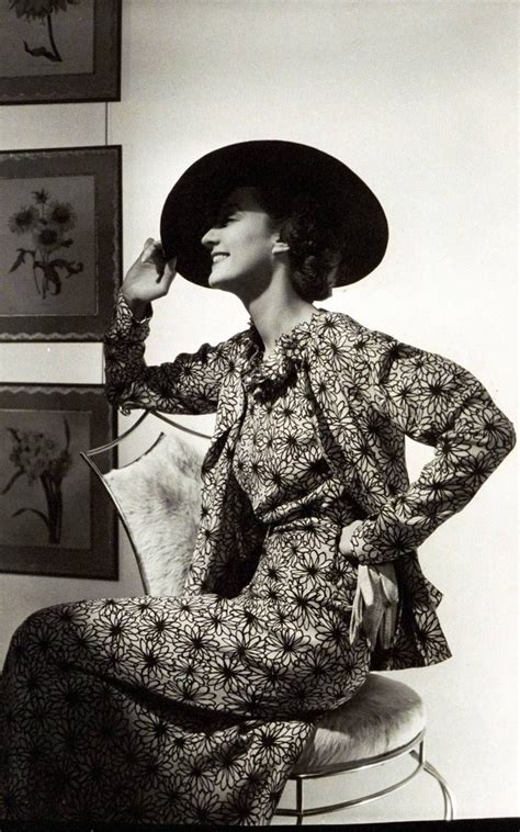 coco chanel look emblematique|Coco Chanel fashion photos.